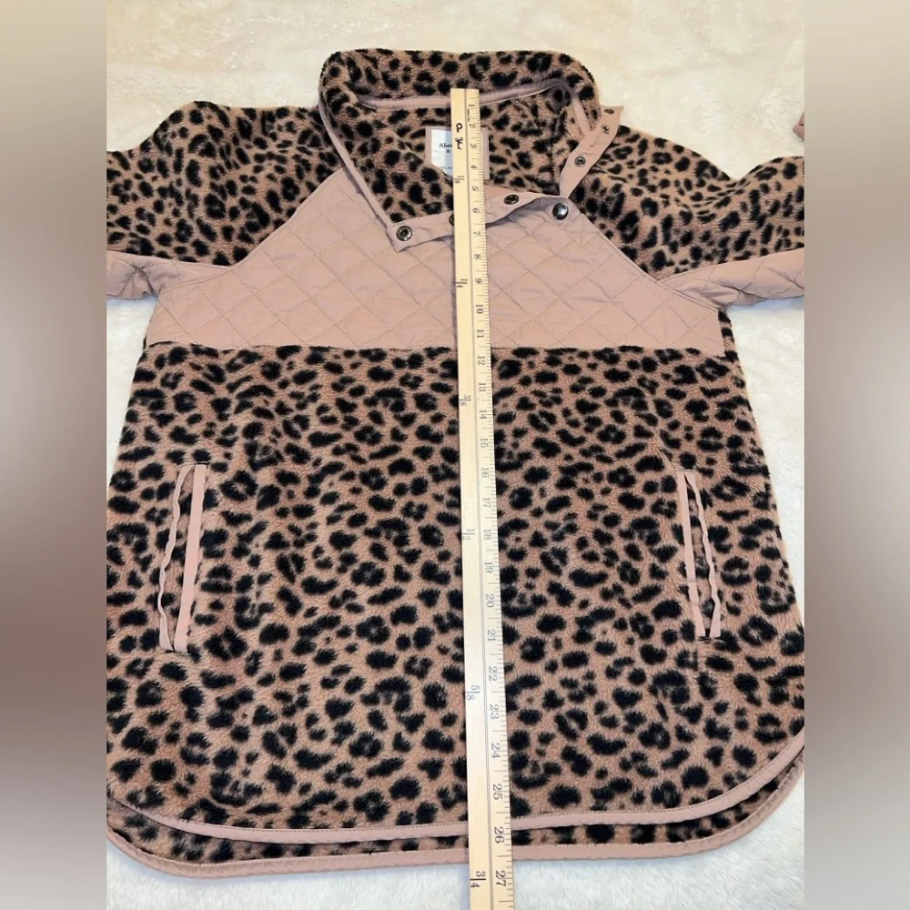 Women’s Abercrombie & Fitch Cheetah Print Sherpa - Picture 5 of 6